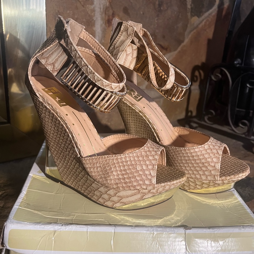 Sexy wedges peep toe